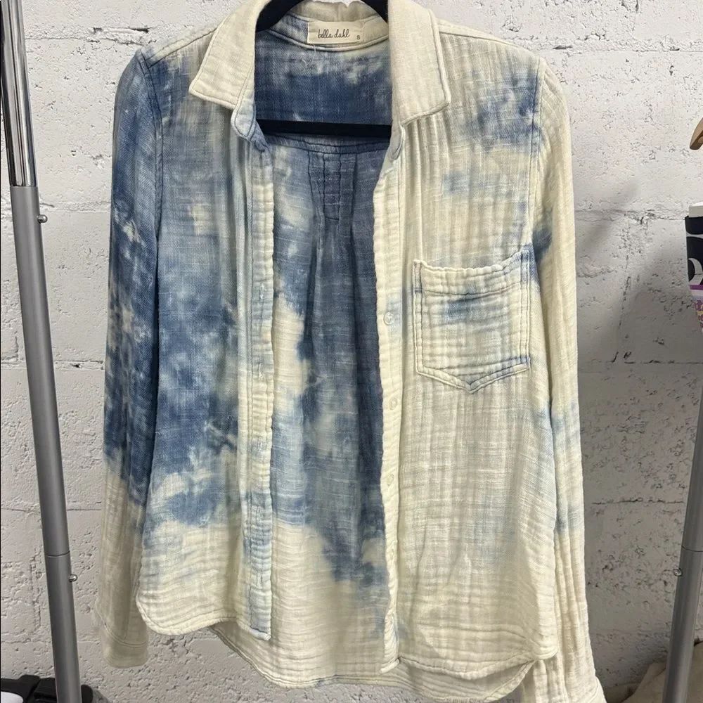 Bella Dahl Cream and Blue Linen Button Down Shirt Size Small Long Sleeve Soft
